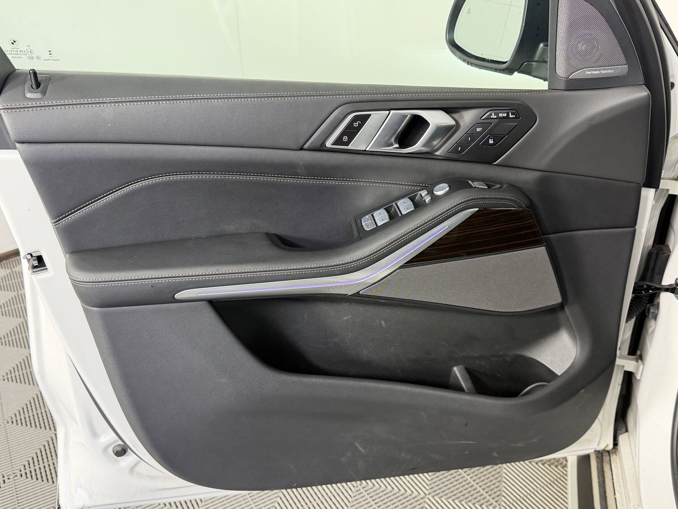 Used 2024 BMW X7 xDrive40i w/ Premium Package image 12