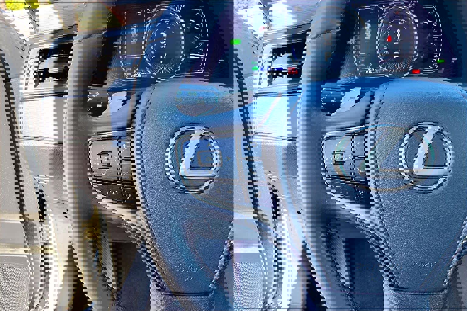 Used 2023 Lexus ES 300h w/ Premium Package image 22