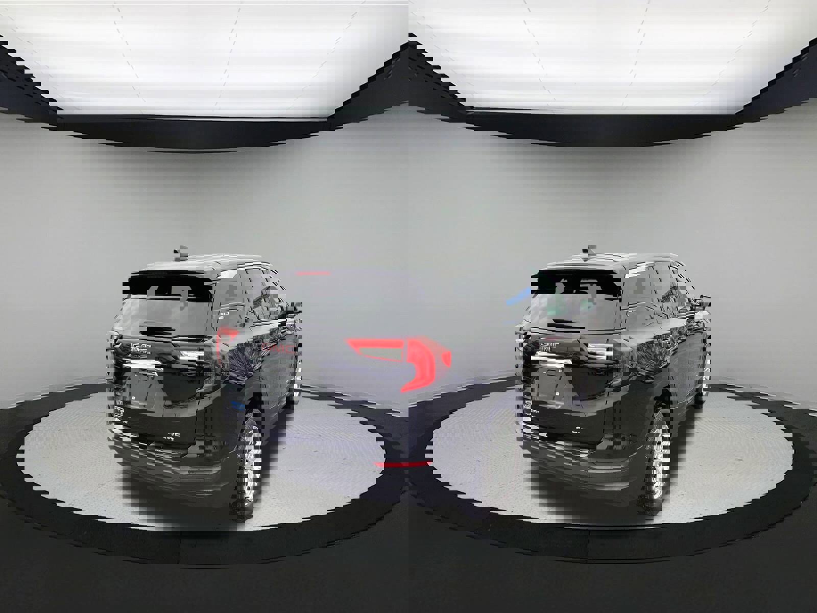 Used 2024 GMC Terrain SLE image 8