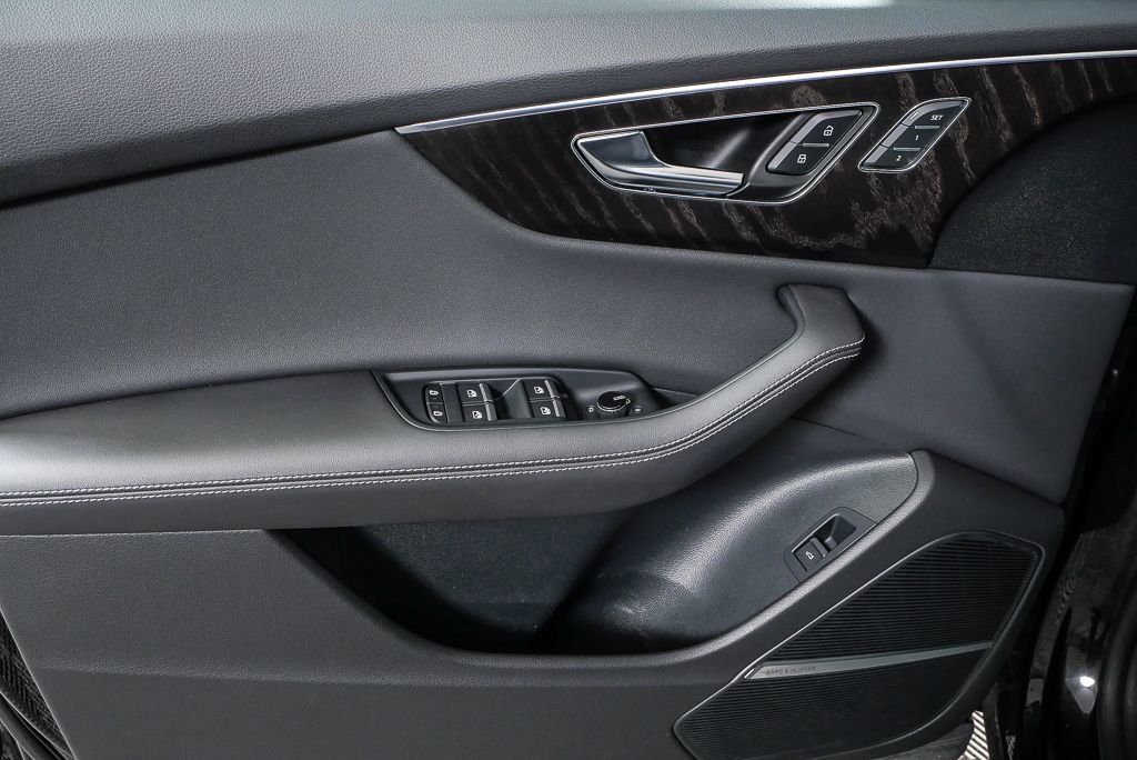 Used 2023 Audi Q8 Prestige w/ Prestige Package image 6