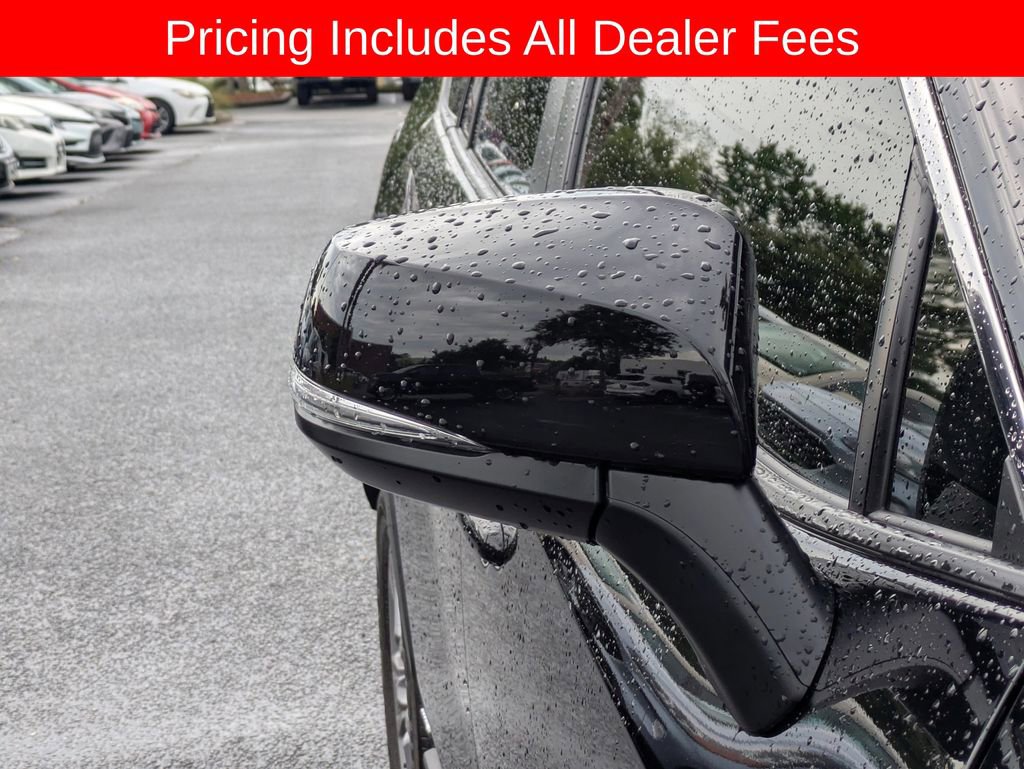 Used 2025 Toyota RAV4 XLE AWD/4WD image 13