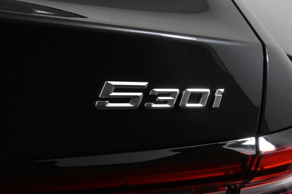 Used 2026 BMW 530i xDrive w/ Premium Package image 38