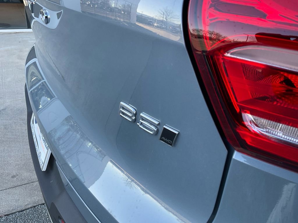 Certified 2023 Volvo XC40 B5 Ultimate w/ Protection Package Premier image 17