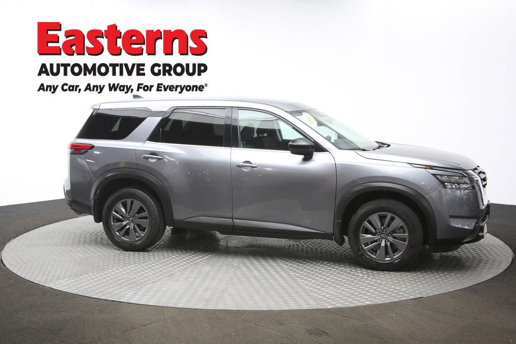 Used 2024 Nissan Pathfinder S image 46