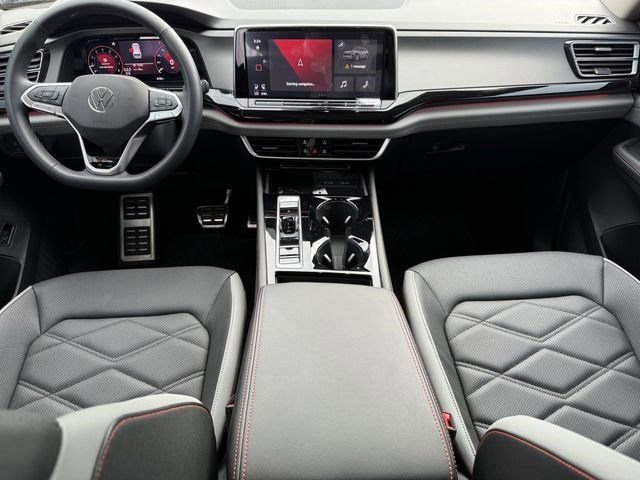 Used 2025 Volkswagen Atlas Peak Edition SE image 8