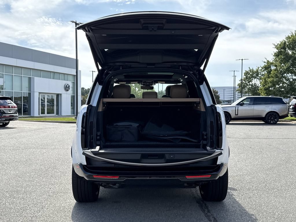 New 2025 Land Rover Range Rover SE AWD/4WD image 12
