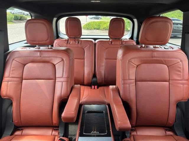 Used 2025 Lincoln Aviator Reserve w/ Equipment Group 201A AWD/4WD image 29