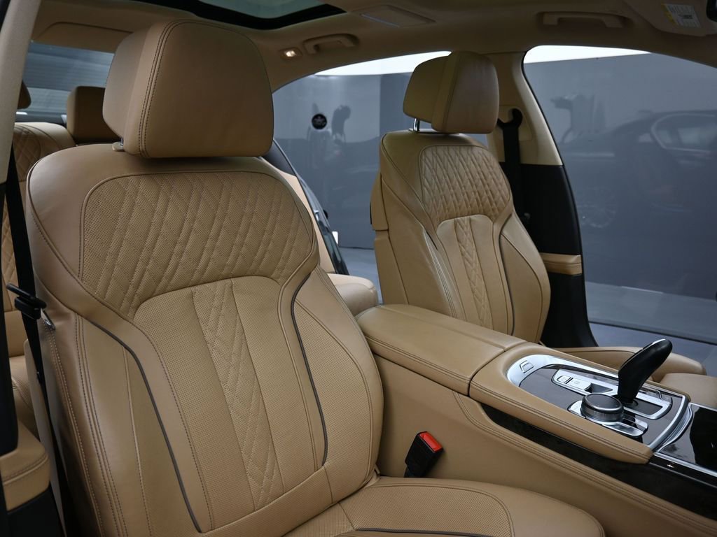 Used 2022 BMW 740i xDrive w/ Premium Package image 20