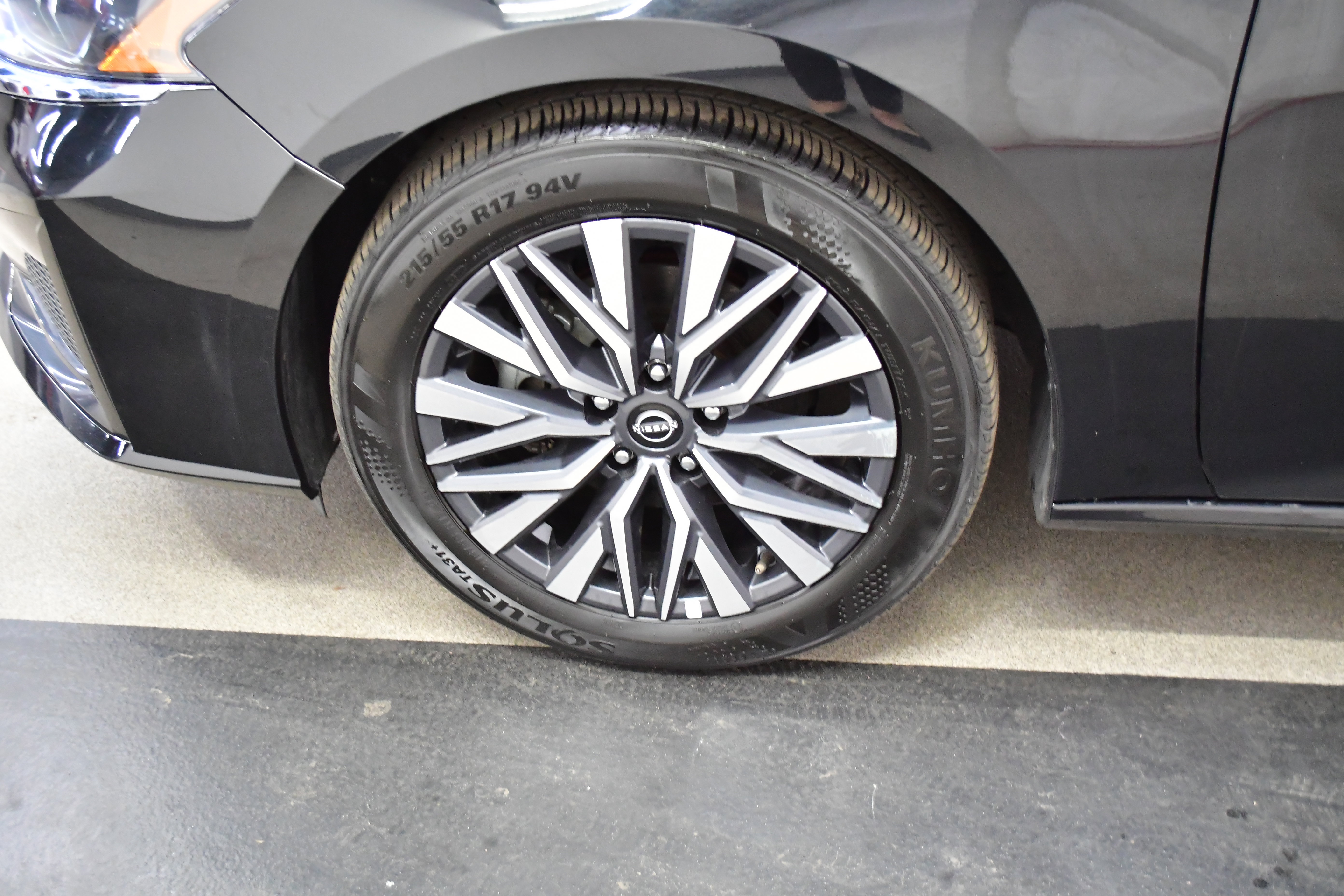 Used 2025 Nissan Altima 2.5 SV FWD image 35