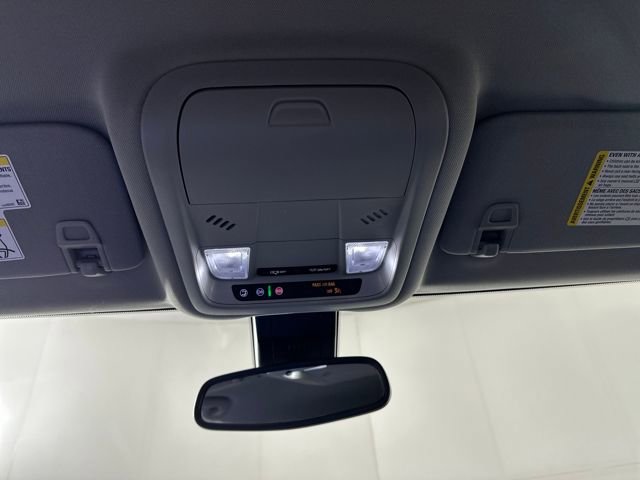 Used 2024 GMC Terrain SLE w/ Driver Convenience Package image 24