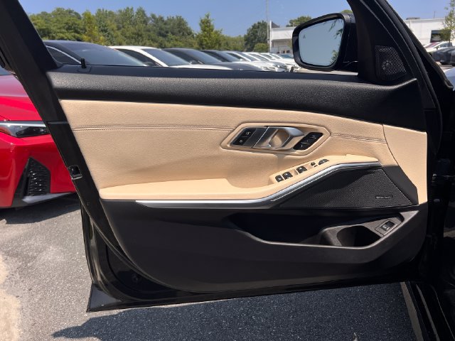 Used 2020 BMW 330i Sedan w/ M Sport Package RWD image 10