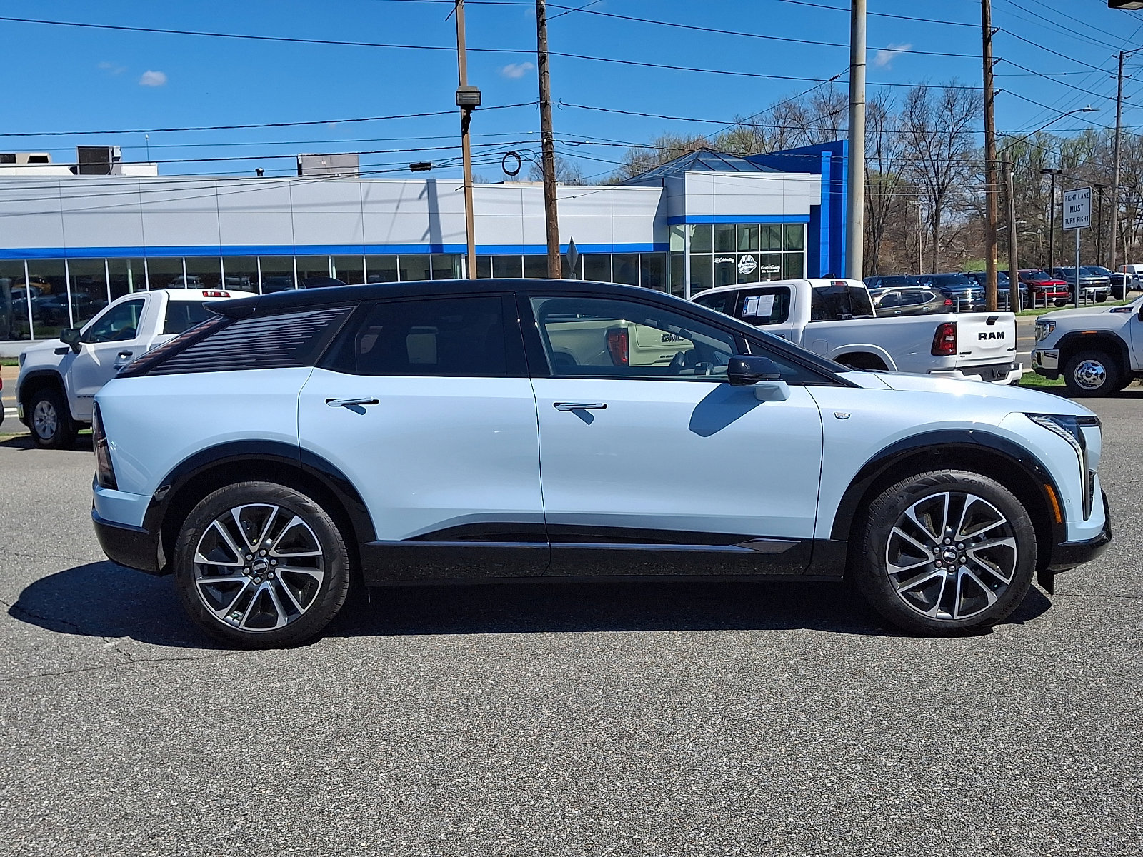 Used 2025 Cadillac Optiq Sport 1 AWD/4WD image 7