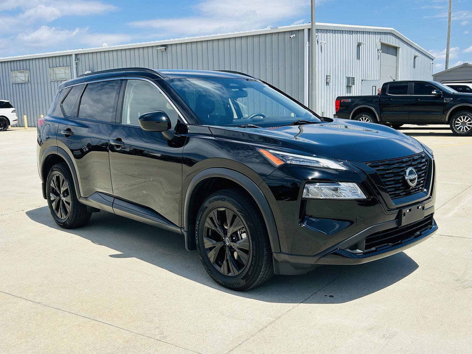 Used 2023 Nissan Rogue SV w/ SV Premium B Package AWD/4WD image 2