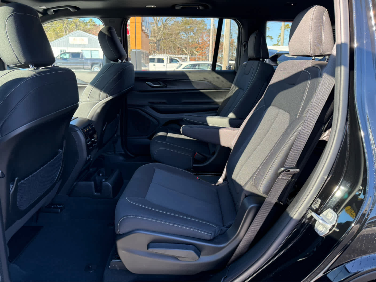 Used 2025 Jeep Grand Cherokee L Laredo w/ Luxury Tech Group I image 25