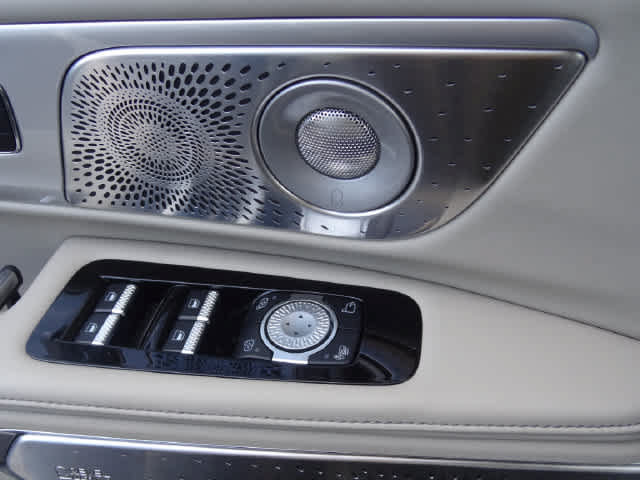 Used 2025 Lincoln Nautilus Reserve AWD/4WD image 17