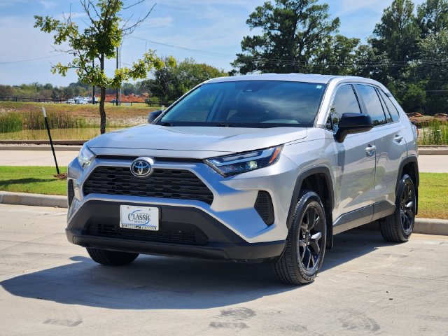 Used 2024 Toyota RAV4 LE FWD image 4