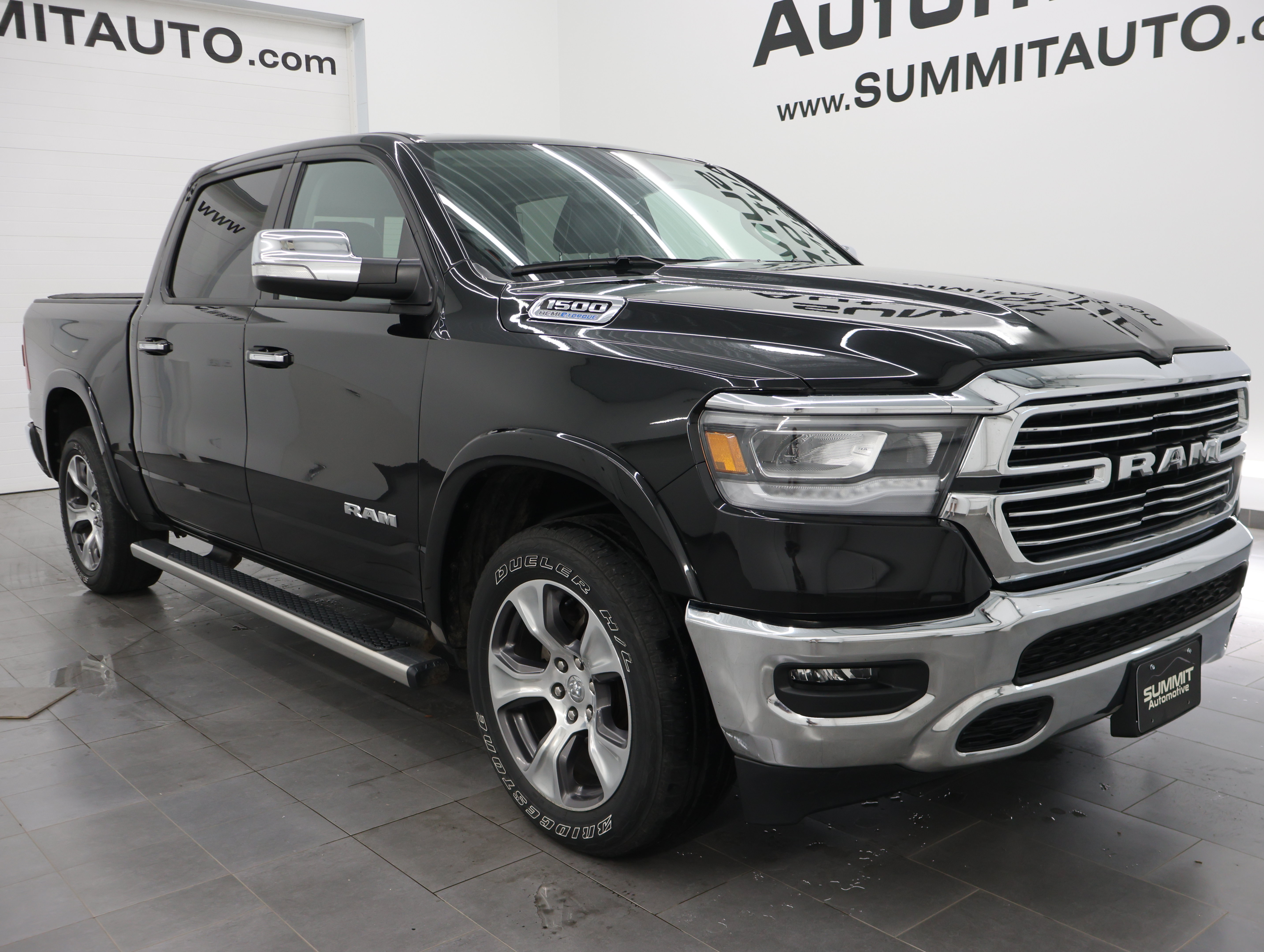 Used 2022 RAM 1500 Laramie AWD/4WD image 2