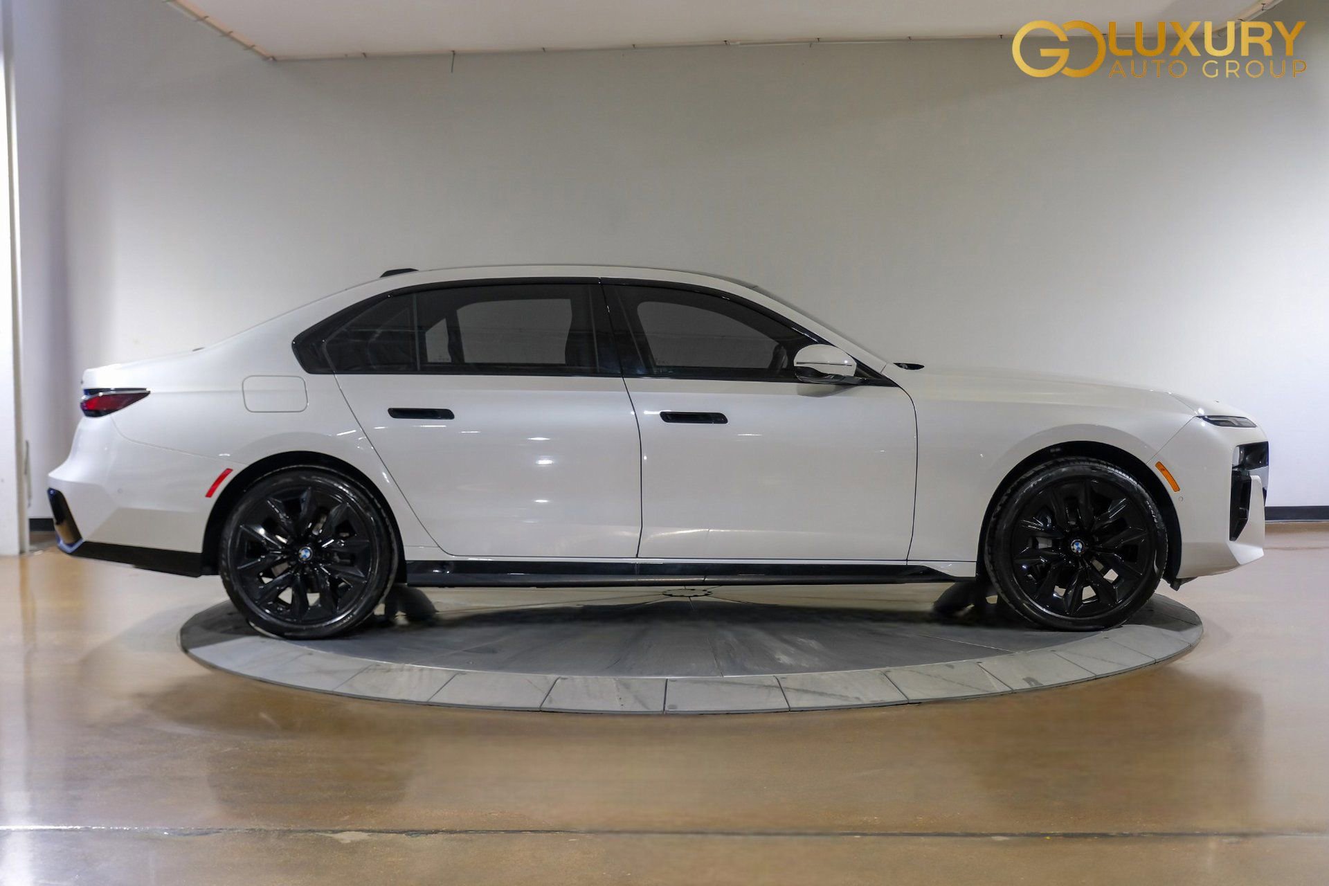 Used 2024 BMW 740i w/ Premium Package 2 image 11