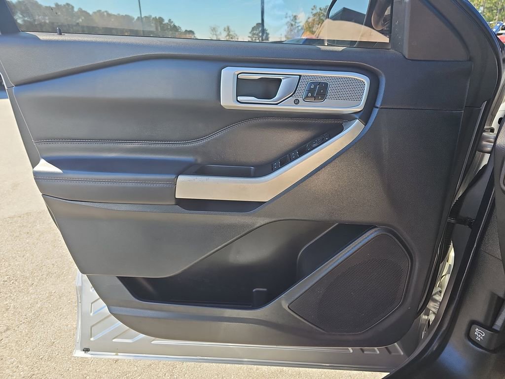 Used 2022 Ford Explorer Limited w/ Equipment Group 301A image 33