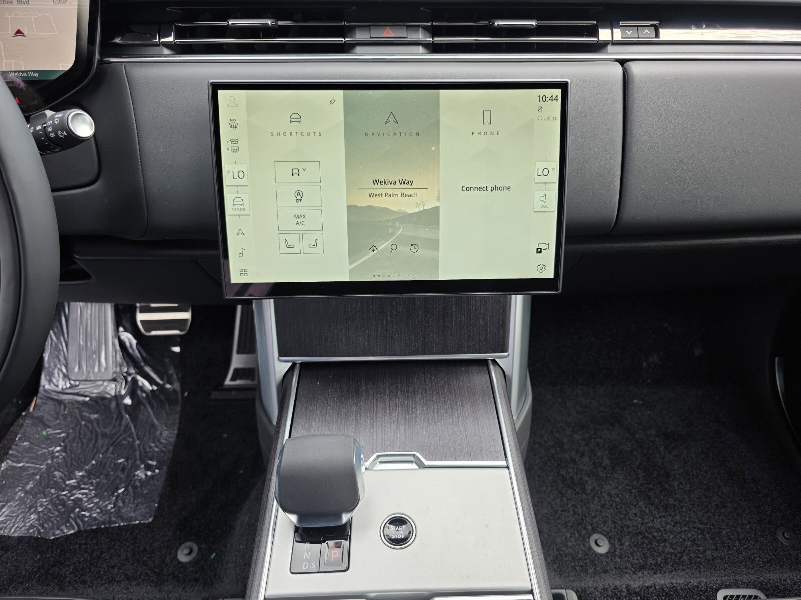 New 2026 Land Rover Range Rover SE AWD/4WD image 17