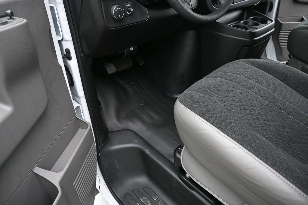 Used 2024 GMC Savana 2500 w/ Driver Convenience Package image 7