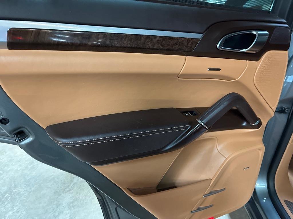 Used 2016 Porsche Cayenne Turbo image 26