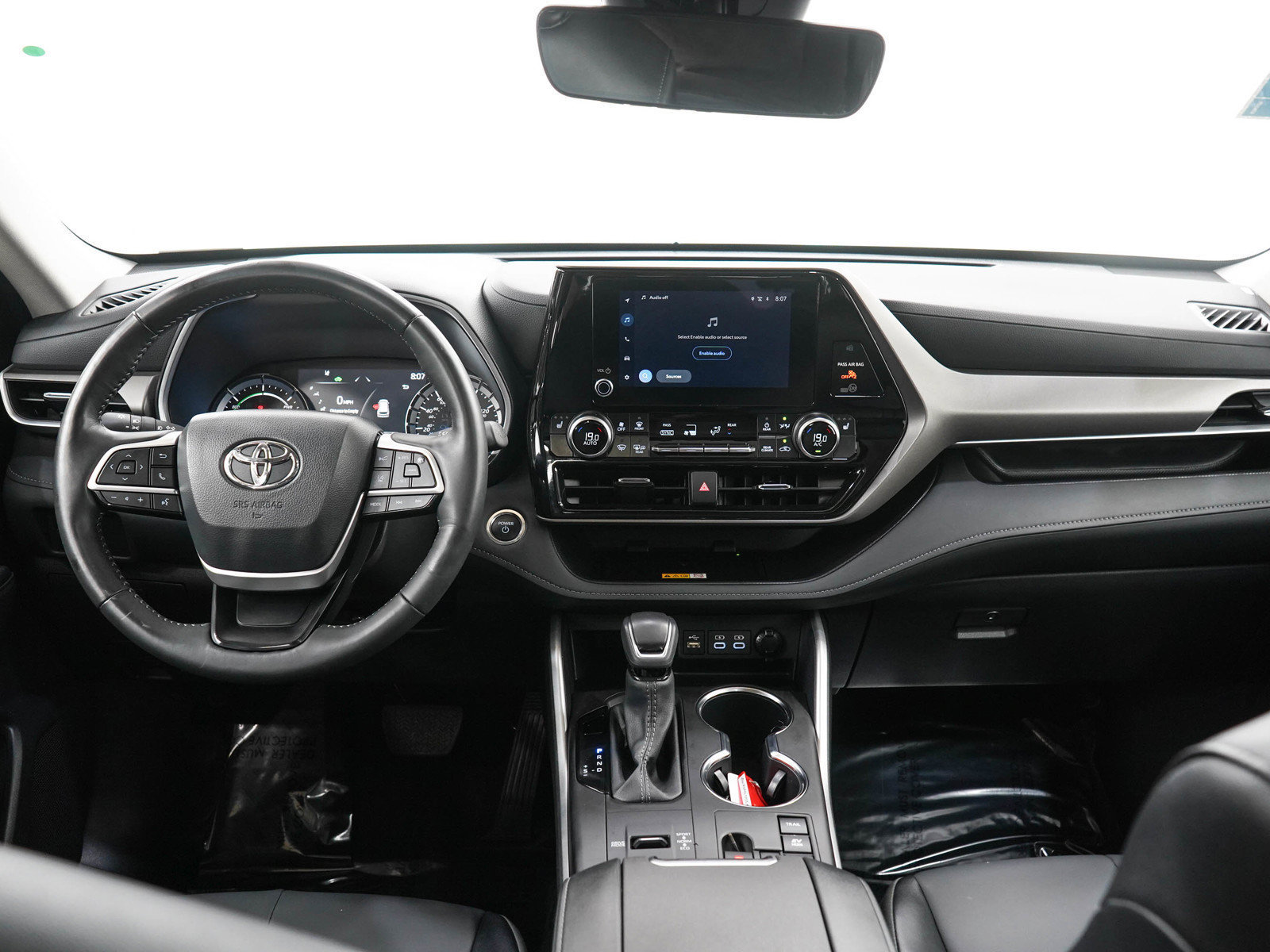 Used 2025 Toyota Highlander XLE AWD/4WD image 19