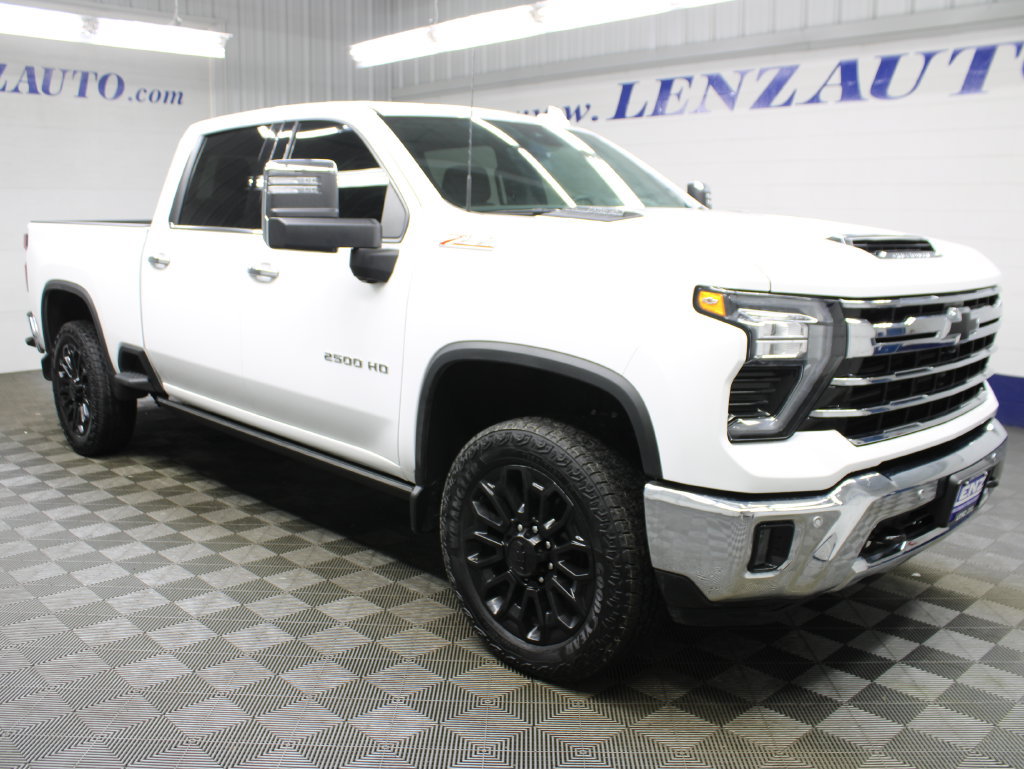 Used 2025 Chevrolet Silverado 2500 LTZ w/ LTZ Premium Package AWD/4WD image 3
