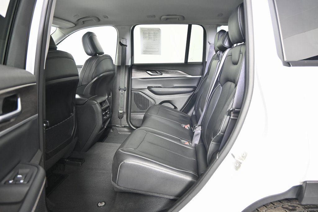 Used 2023 Jeep Grand Cherokee Limited AWD/4WD image 20