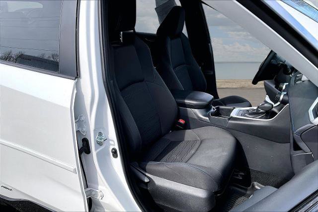 Used 2024 Toyota RAV4 SE w/ Convenience Package image 29