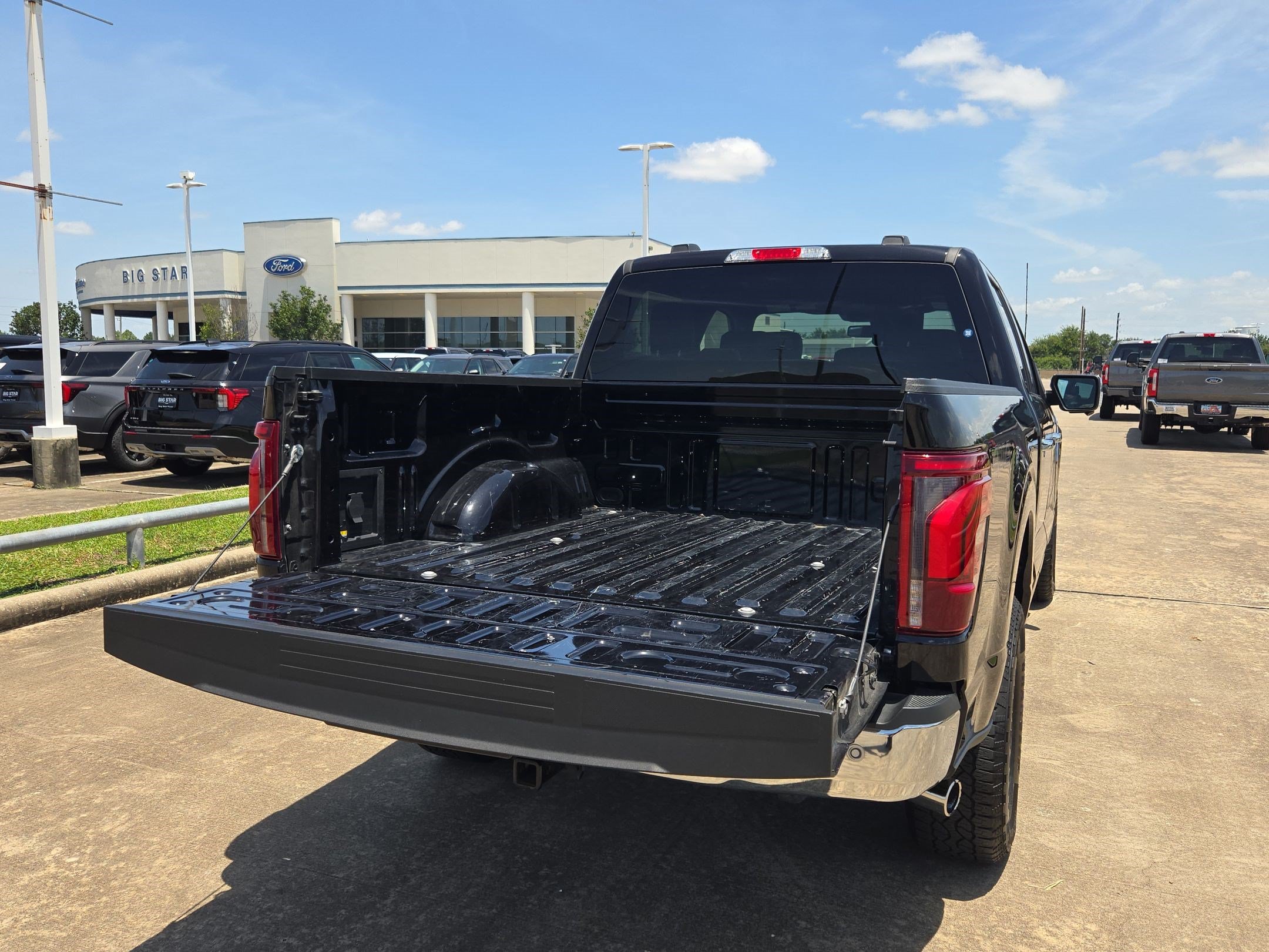 Used 2025 Ford F150 Lariat AWD/4WD image 31