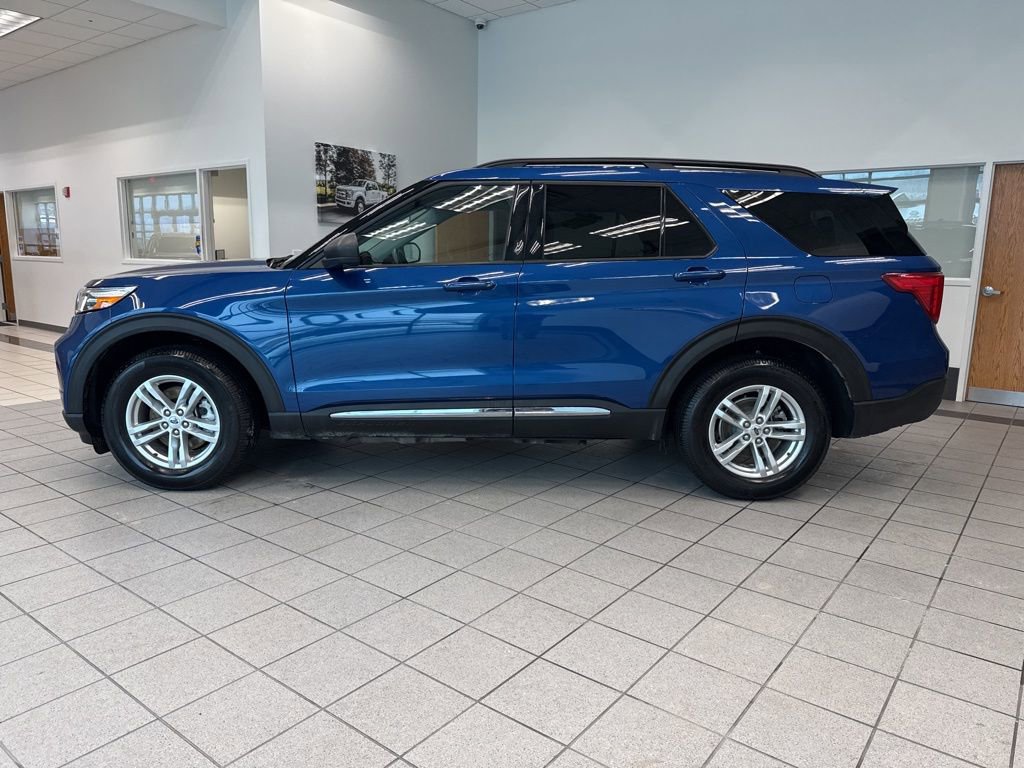 Used 2023 Ford Explorer XLT w/ Equipment Group 202A image 4