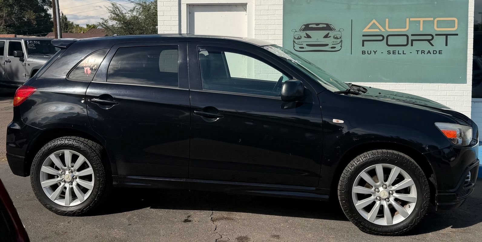 Used 2011 Mitsubishi Outlander Sport SE AWD/4WD image 2