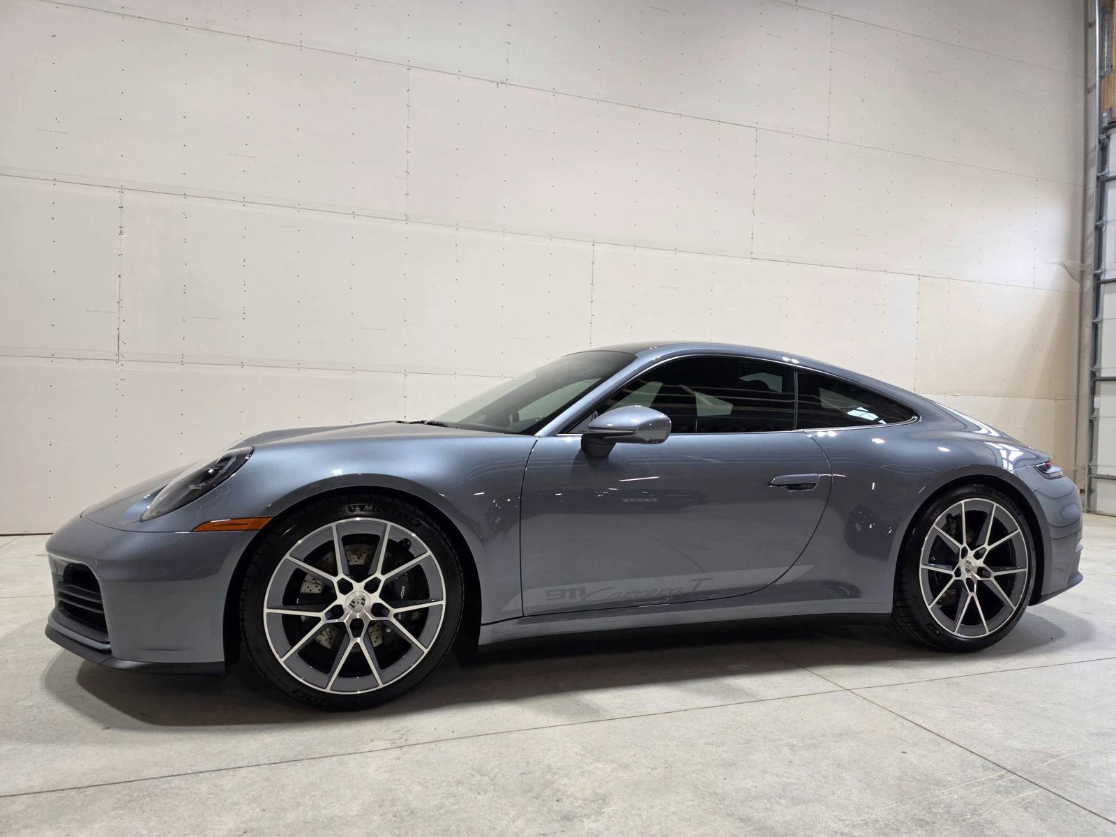 Used 2025 Porsche 911 Carrera T RWD image 6