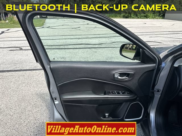 Used 2018 Jeep Compass Latitude w/ Popular Equipment Group AWD/4WD image 9