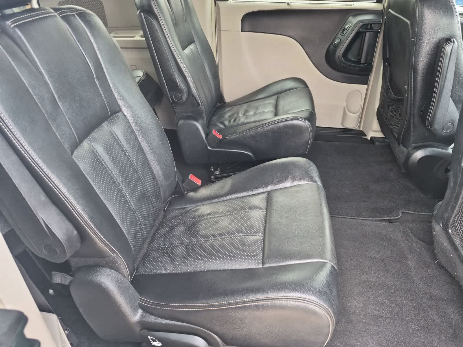 Used 2014 Chrysler Town & Country Touring-L w/ Driver Convenience Group FWD image 20