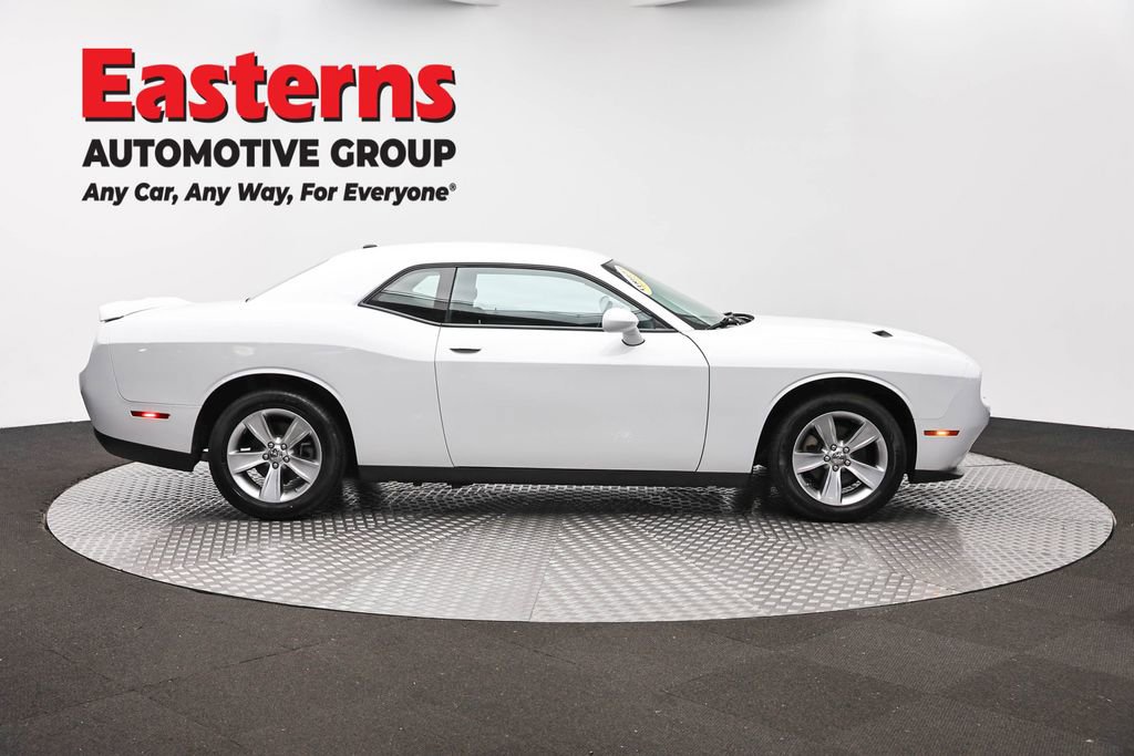 Used 2022 Dodge Challenger SXT image 4