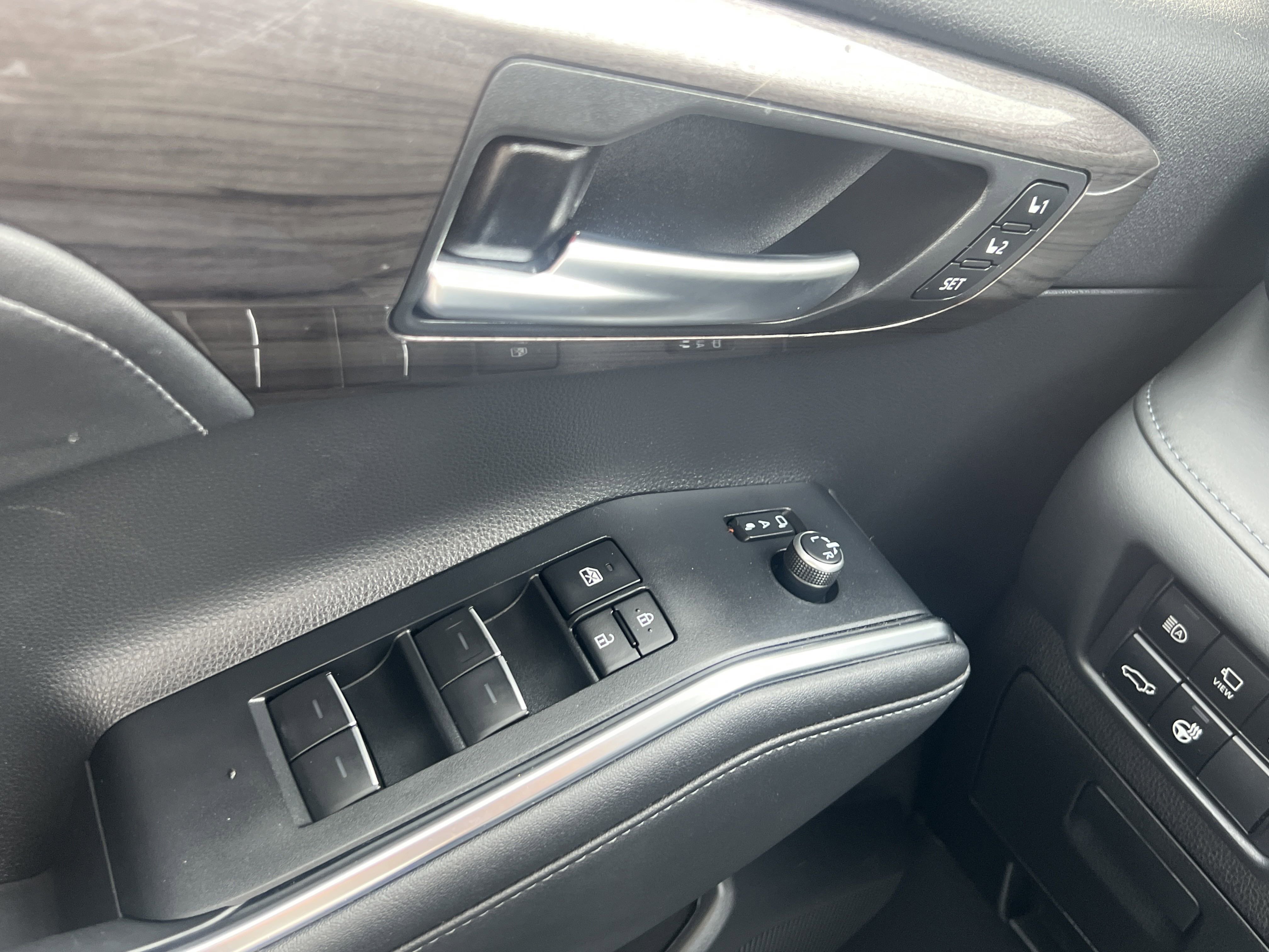 Used 2023 Toyota Highlander Platinum image 22