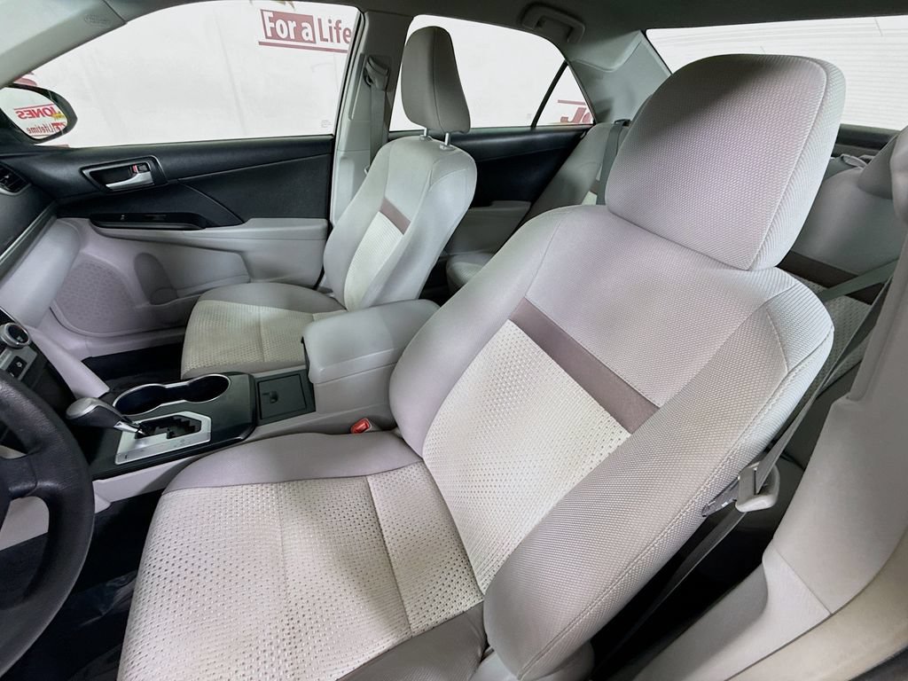 Used 2014 Toyota Camry LE FWD image 22