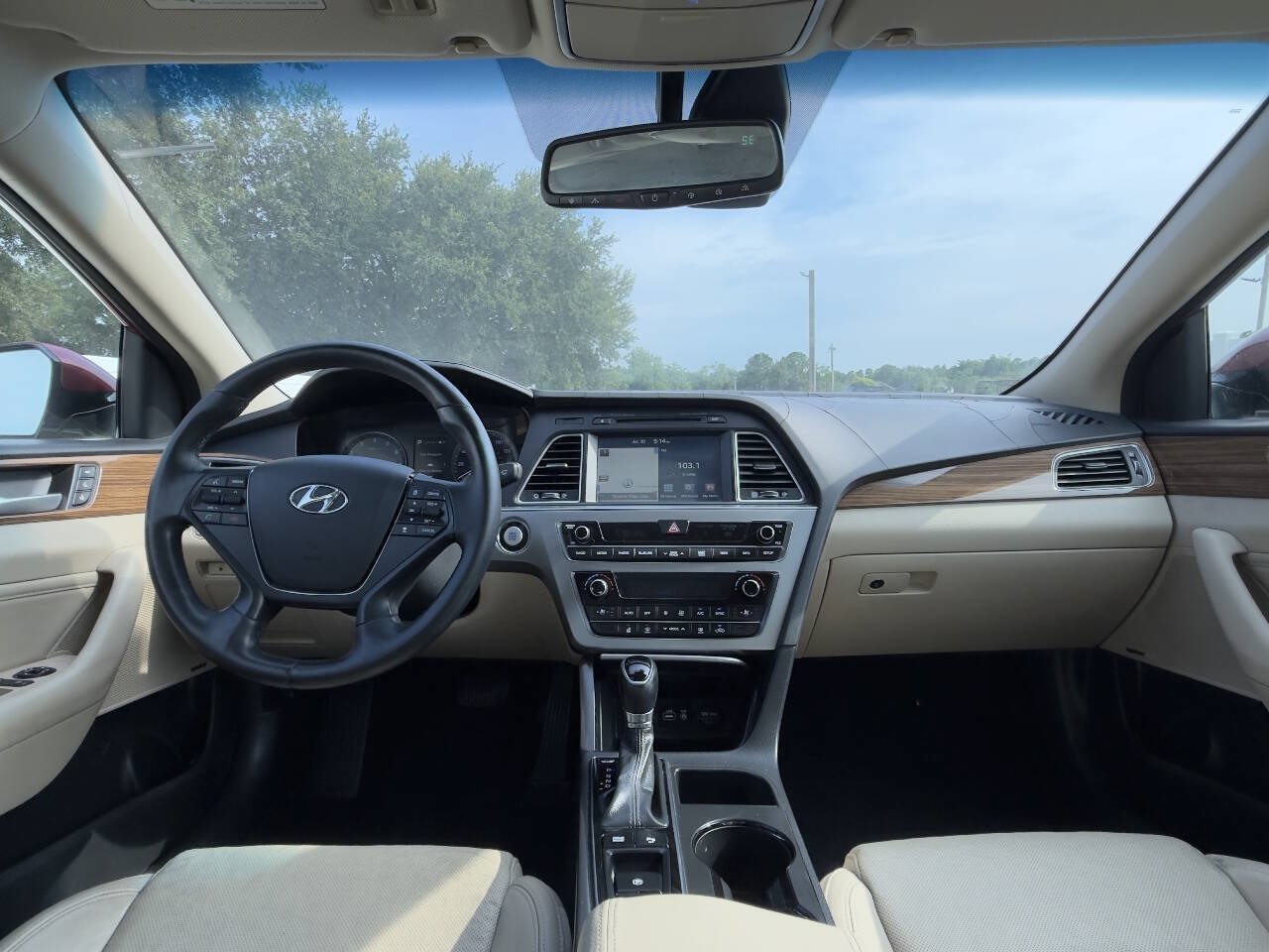Used 2015 Hyundai Sonata Limited w/ Option Group 06 FWD image 11