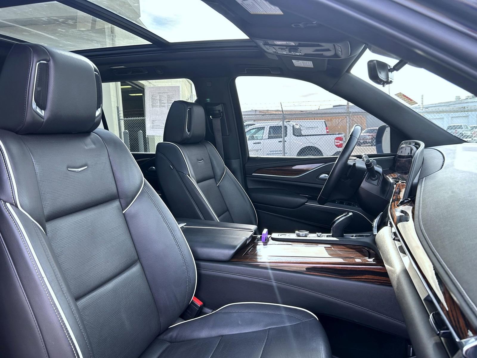 Certified 2023 Cadillac Escalade ESV Premium Luxury image 19