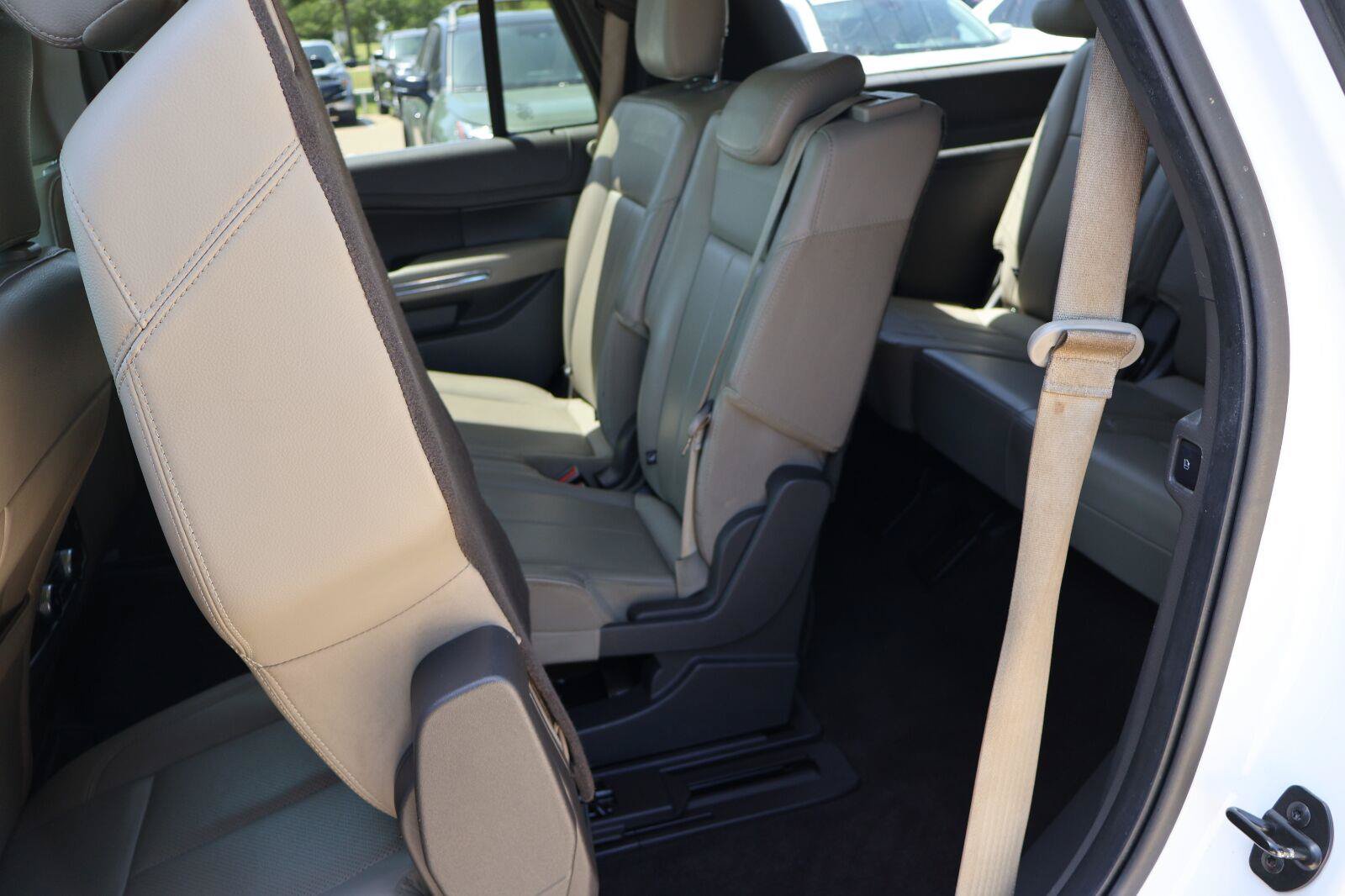 Used 2019 Ford Expedition XLT w/ Equipment Group 202A RWD image 17