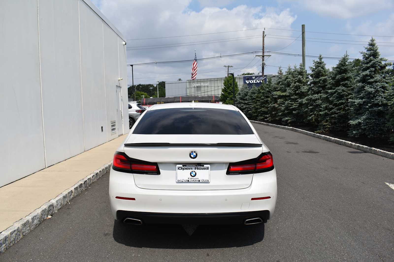 Used 2023 BMW 530i xDrive w/ Convenience Package AWD/4WD image 5