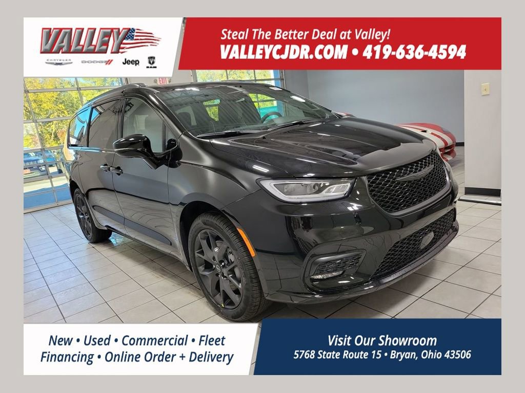 New 2026 Chrysler Pacifica Limited w/ S Appearance Package