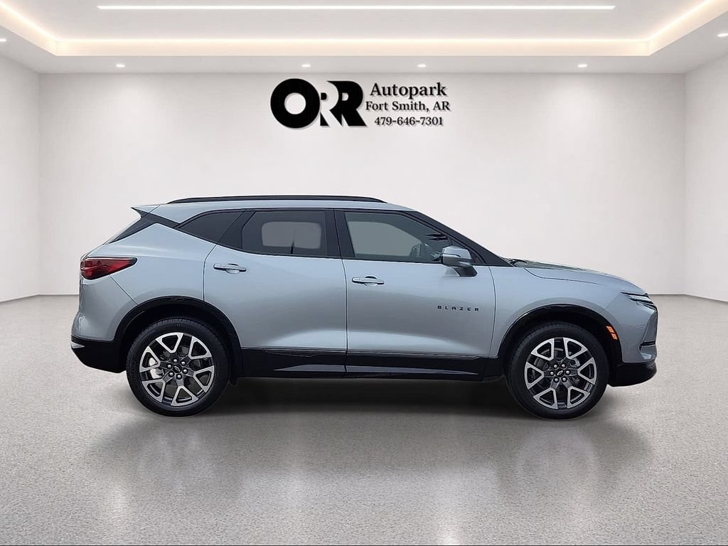 Used 2025 Chevrolet Blazer RS FWD image 6