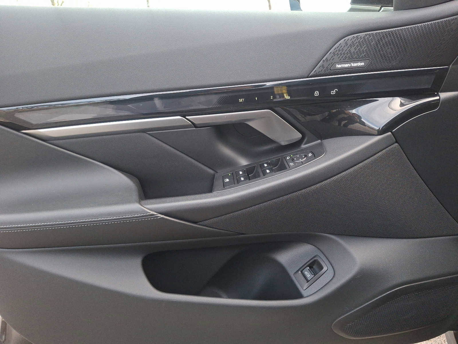 Used 2024 BMW i5 eDrive40i w/ Premium Package image 12