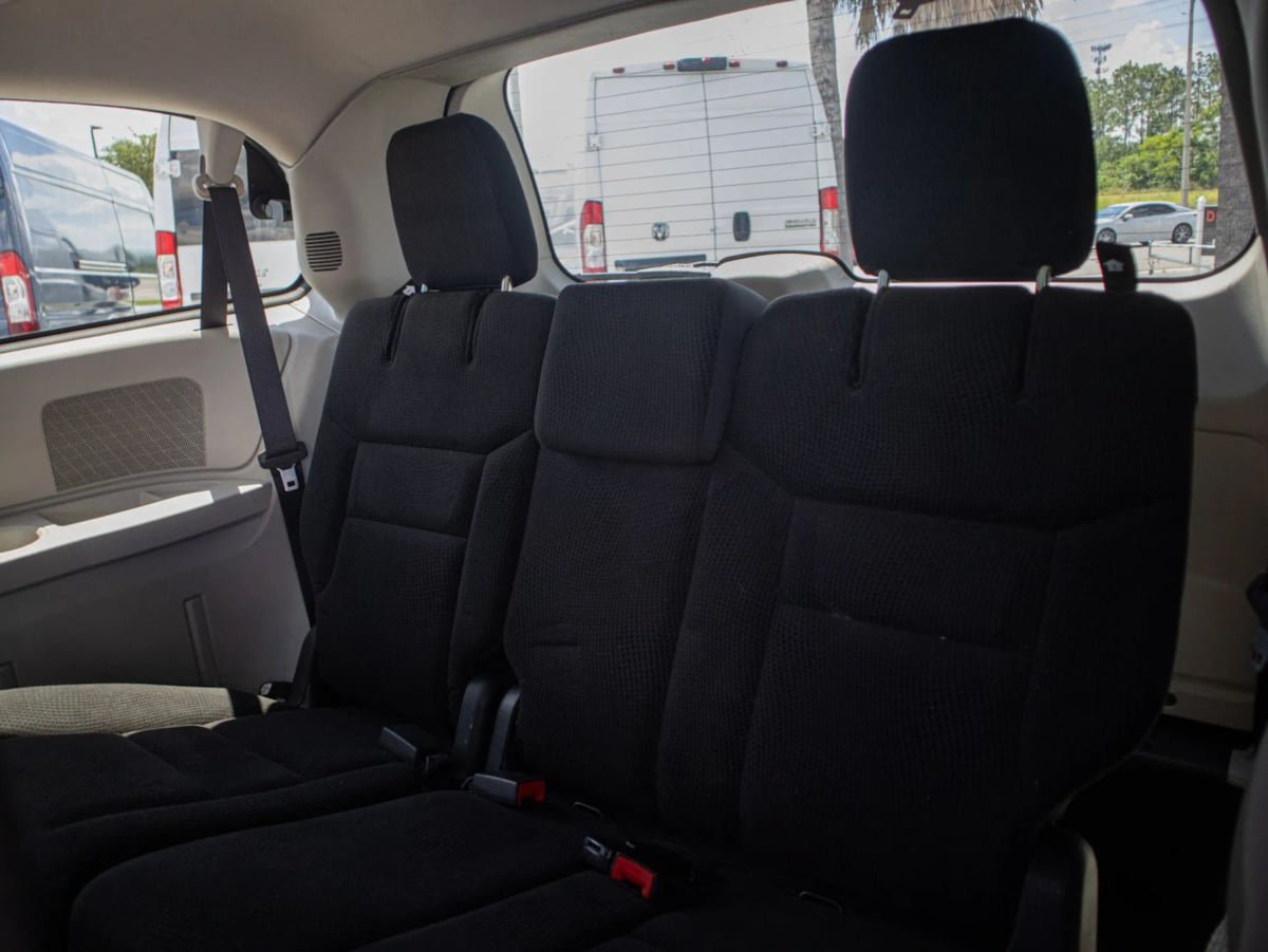 Used 2019 Dodge Grand Caravan SE w/ UConnect Hands-Free Group FWD image 24