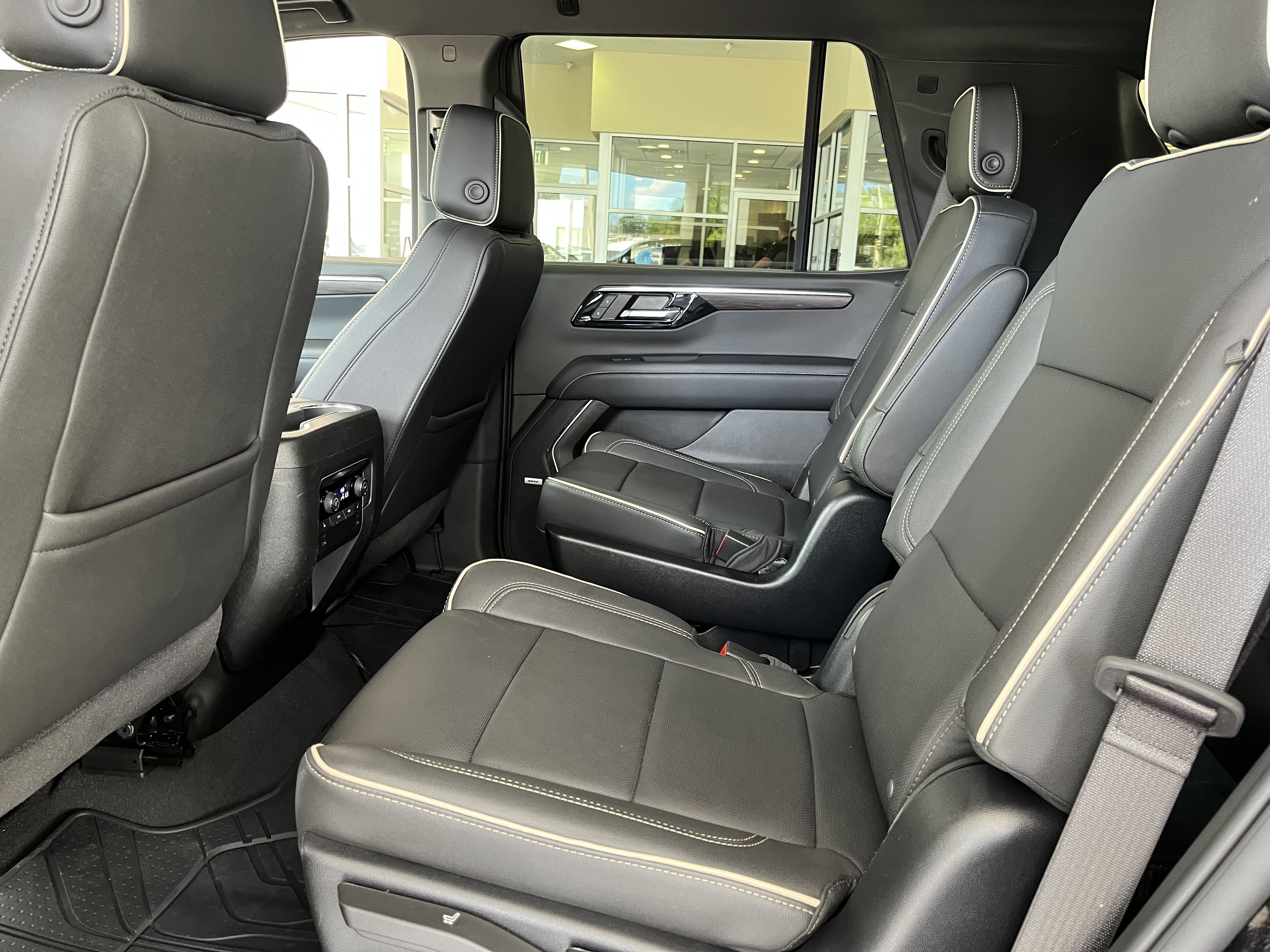Used 2025 Chevrolet Tahoe Premier RWD image 15
