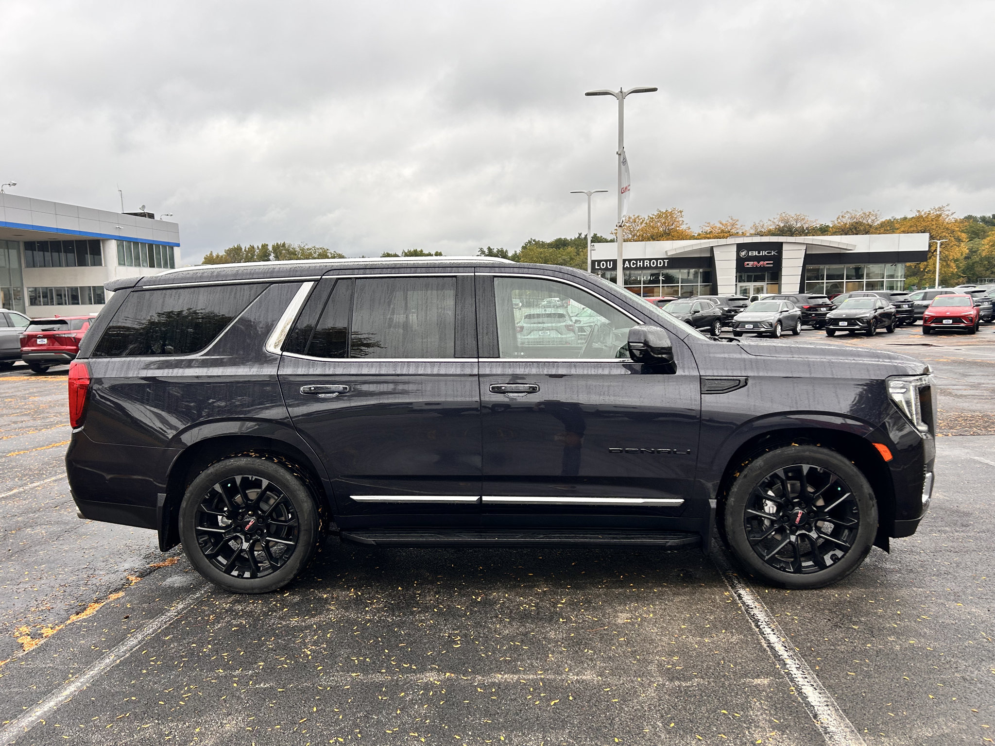 Used 2023 GMC Yukon Denali w/ Advanced Technology Package AWD/4WD image 8