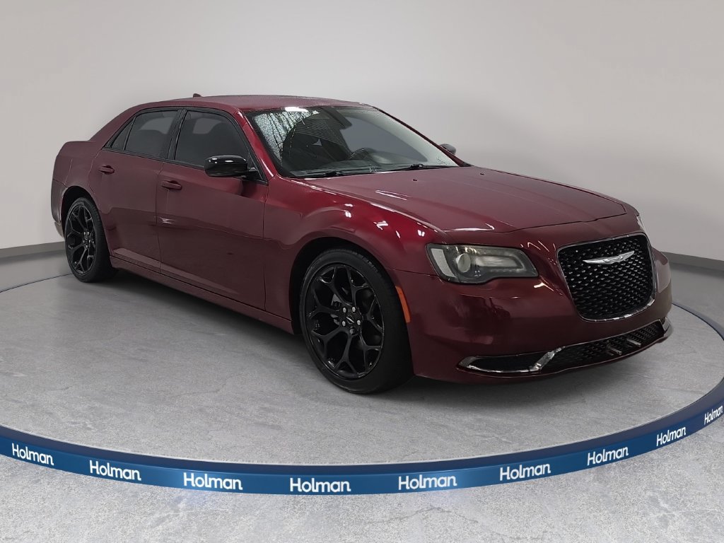 Used 2018 Chrysler 300 Touring w/ Sport Appearance Package RWD image 4